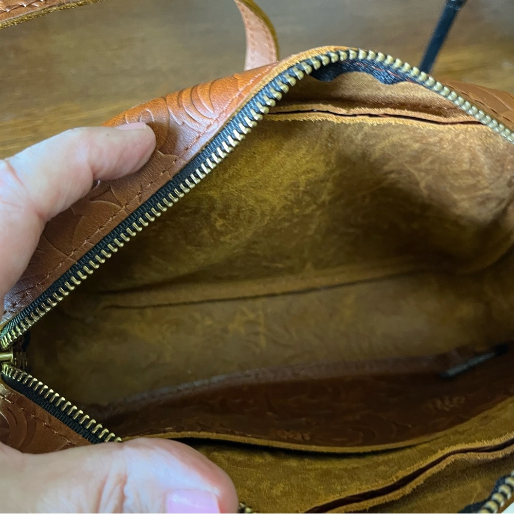 Portland Leather Large Camera Crossbody Bag in Meadow (Tooled Floral) Brown - Picture 4 of 4